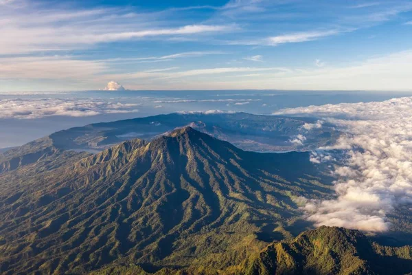 Letecký pohled na Caldera Batur ze summitu sopka Agung na ostrově Bali v Indonésii verze 2 — Stock fotografie