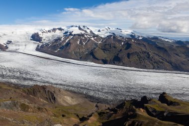 Skaftafellsjokull buzul Nehri Güney İzlanda panoramik volkan dağdan aşağı gidiyor