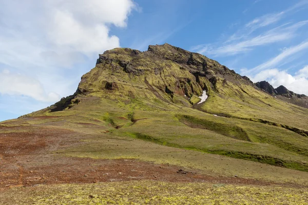 Islandese luminoso paesaggio montano soleggiato Kristinartindar montagna Skaftafell National Park — Foto Stock