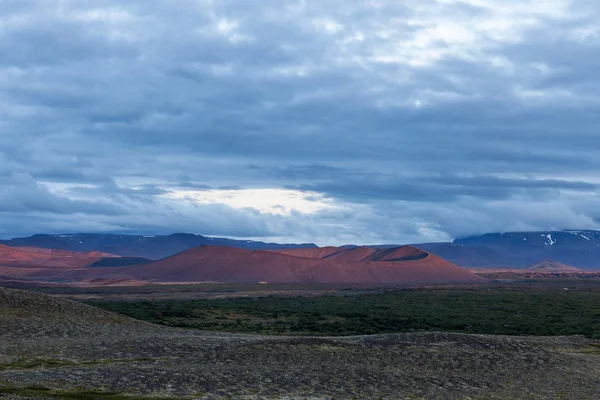 Cratere vulcanico di Hverfjall Cono di Tephra o vulcano ad anello di tufo nella zona di Myvatn Islanda settentrionale — Foto Stock