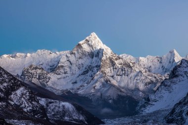 Dağ Ama Dablam Everest Saha Kampı zirvesinde trek Himalayalar Nepal güzel dağlık bölgelerde