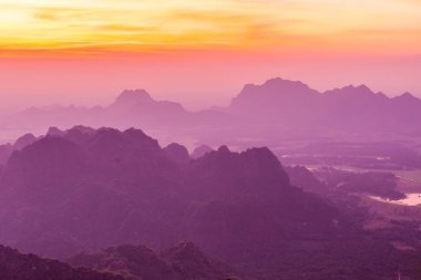 Pembe dağ sırtlar, sunrise Hpaan Myanmar sürüm 2