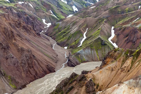 Parque Nacional Landmannalaugar Islandia Colinas multicolores de verde rojo naranja gris amarillo con — Foto de Stock