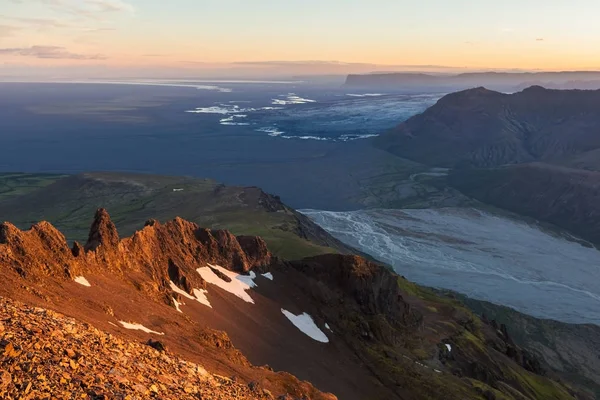 IJslandse berglandschap majestueuze uitzicht vanaf de top van Kristinartindar berg op zonsondergang — Stockfoto