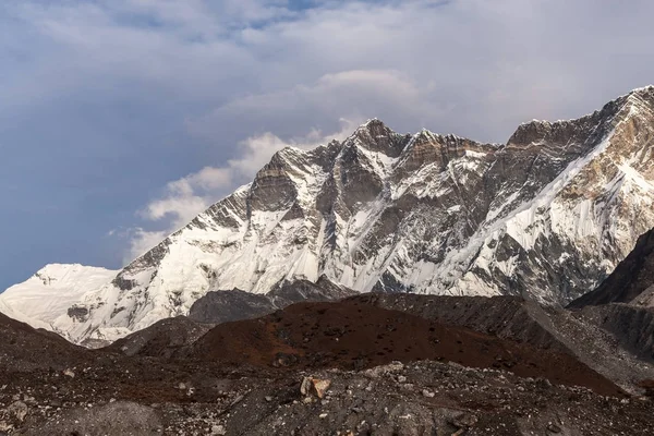 Hermosas Montañas Del Himalaya Día Nublado Foto Dramática — Foto de Stock