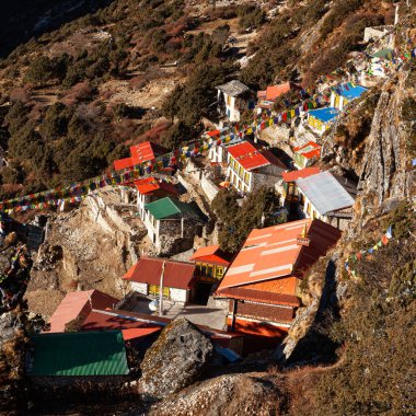 Thame köyündeki Budist manastırı Himalayalar Nepal Köyü Everest kampı yürüyüşü