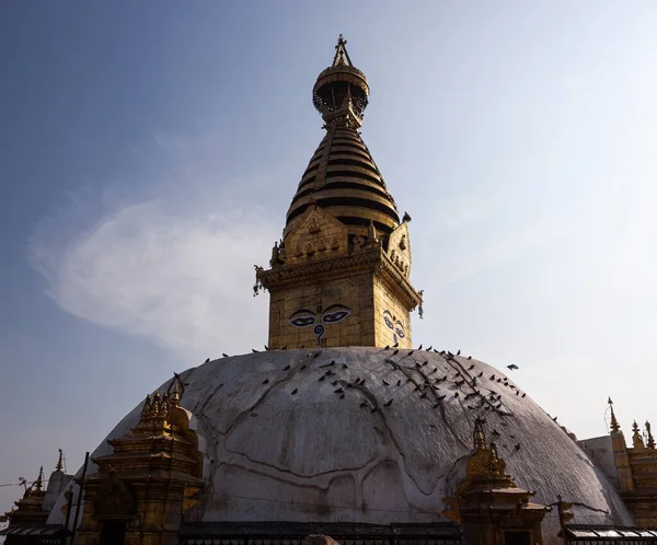 Beautiful Swayambhunath pagoda with blue sky in Kathmandu Nepal — Stock Photo, Image