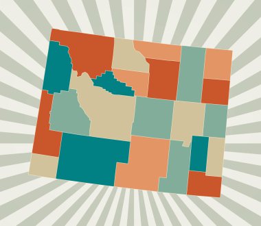 Wyoming Haritası Posteri, Wyoming 'in retro renk paleti şeklinde güneş patlaması ile ABD devletinin haritasını içeriyor.