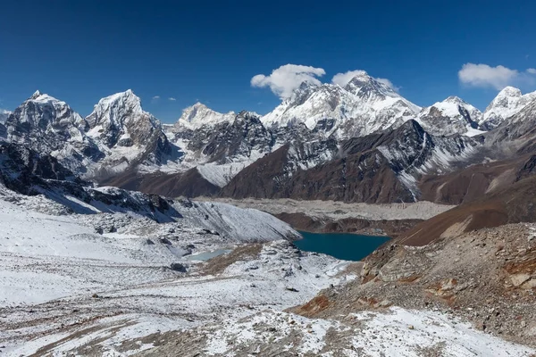 Monte Everest y Gokyo lago paisaje Foto extraordinaria — Foto de Stock