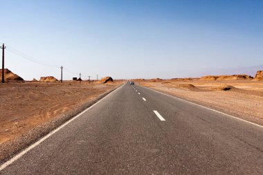İran 'daki Lut Çölü' nde çölden geçen yol Güzel terk edilmiş Dashte Lut manzarası