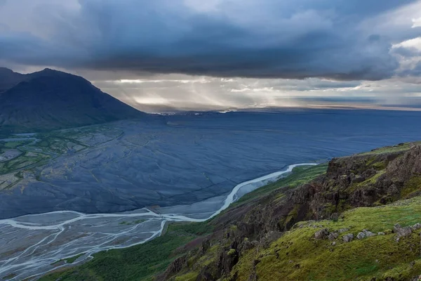 Luchtfoto van Moraine gletsjer rivier in Zuid-IJsland — Stockfoto