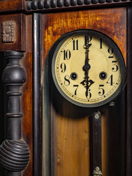 Old Wood Pendulum Clock — Stock Photo, Image