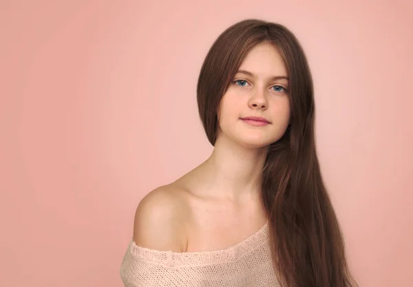 Blue Eyed Brown Haired Shy Girl Flowing Hair — Stock Photo, Image