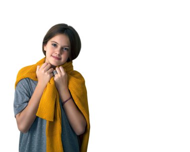 mavi gözlü akan ile kahverengi saçlı utangaç kız saç. İzole studio modelini vurdu.