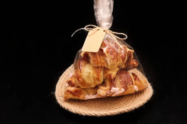 Croissants Français Frais Faits Maison Avec Remplissage Dans Sac Cellophane — Photo