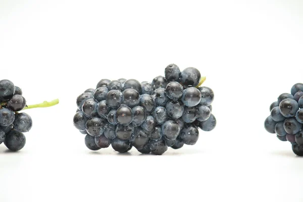 Isolated Small Bunch Dark Technical Grapes Lying Its Side White — Stock Photo, Image