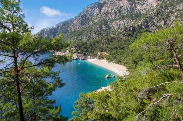 Likya yolu Seaside görünümünden Akdeniz kıyısında Türkiye