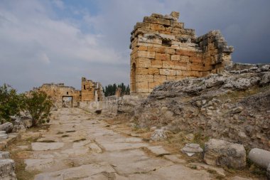 Hierapolis antik kenti kalıntıları, Kuzey Roma kapısı, Pamukkale, Türkiye