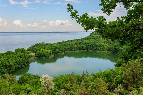 Green Buchak lake surrounded with trees. — Stock Photo, Image