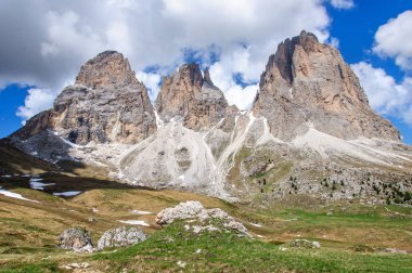 Dolomites, Italya Sassolungo Langkofel üç doruklarına.