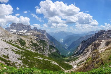 İtalya, Dolomitler - Travenzes Vadisi ile manzara, Tofana di Rozes yolu üzerinde