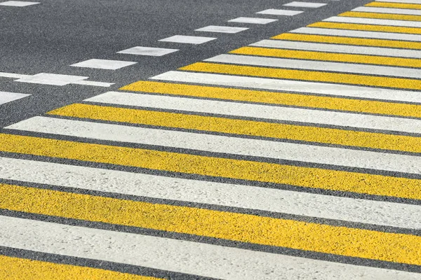 Passerelle Routière Asphalte Avec Lignes Marquage Rayures Blanches Jaunes — Photo