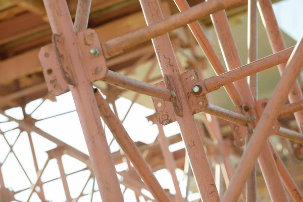 Scaffolding Elements Construction 金属脚手架管和金属棒 建筑工地详情 桥梁支助 — 图库照片