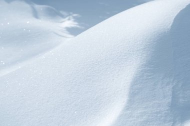 Taze kar arka plan doku. Kış kar taneleri ve kar höyükler arka plan. Kar topaklar.