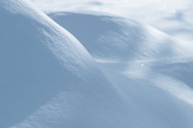 Taze kar arka plan doku. Kış kar taneleri ve kar höyükler arka plan. Kar topaklar.