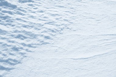 Taze kar arka plan doku. Kış kar taneleri ve kar höyükler arka plan. Kar topaklar.