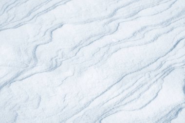 Taze kar arka plan doku. Kış kar taneleri ve kar höyükler arka plan. Kar topaklar.