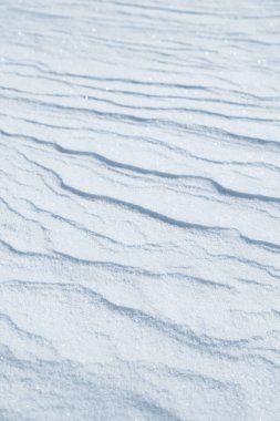 Taze kar arka plan doku. Kış kar taneleri ve kar höyükler arka plan. Kar topaklar.