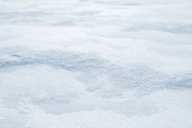 Taze kar arka plan doku. Kış kar taneleri ve kar höyükler arka plan. Kar topaklar.