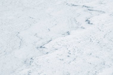 Taze kar arka plan doku. Kış kar taneleri ve kar höyükler arka plan. Kar topaklar.