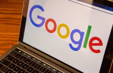 Google Dallas, Texas, Amerika Birleşik Devletleri - 5 Ekim 2018: logo üstünde Laptop perde