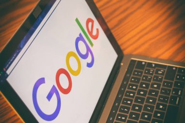 Google Dallas, Texas, Amerika Birleşik Devletleri - 5 Ekim 2018: logo üstünde Laptop perde