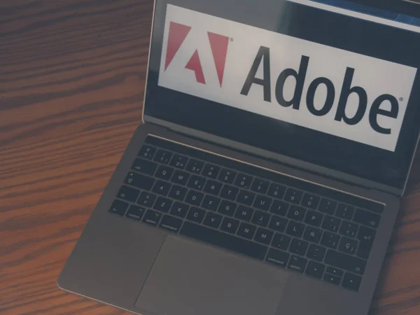 Dallas Texas Usa Oktober 2018 Adobe Logotypen Skärmen Laptop — Stockfoto