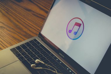 Dallas, Texas / Amerika Birleşik Devletleri - 06/7/2018: (itunes logo bilgisayar ekranında fotoğrafı)