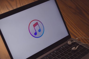 Dallas, Texas / Amerika Birleşik Devletleri - 06/7/2018: (itunes logo bilgisayar ekranında fotoğrafı)