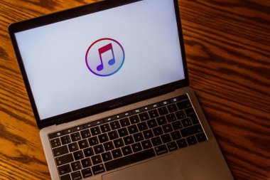 Dallas, Texas / Amerika Birleşik Devletleri - 06/7/2018: (itunes logo bilgisayar ekranında fotoğrafı)