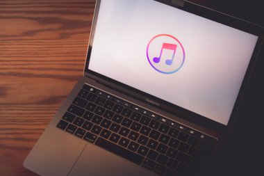 Dallas, Texas / Amerika Birleşik Devletleri - 06/7/2018: (itunes logo bilgisayar ekranında fotoğrafı)