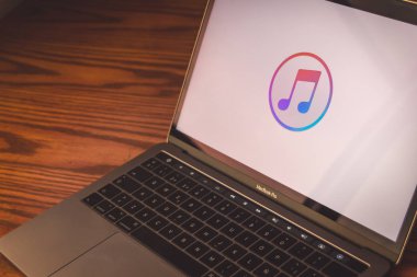 Dallas, Texas / Amerika Birleşik Devletleri - 06/7/2018: (itunes logo bilgisayar ekranında fotoğrafı)