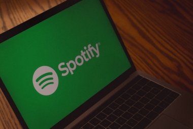 Dallas, Texas / Amerika Birleşik Devletleri - 06/7/2018: (Spotify logo bilgisayar ekranında fotoğrafı)