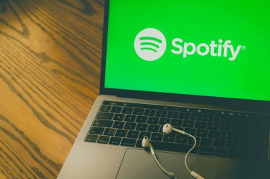Dallas, Texas / Amerika Birleşik Devletleri - 06/7/2018: (Spotify logo bilgisayar ekranında fotoğrafı)