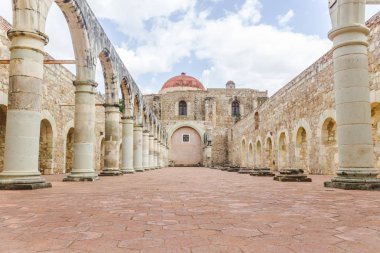 Oaxaca, Oaxaca / Meksika - 21/7/2018: (Ruinss eski Oaxaca Meksika Cuilapan Manastırı)
