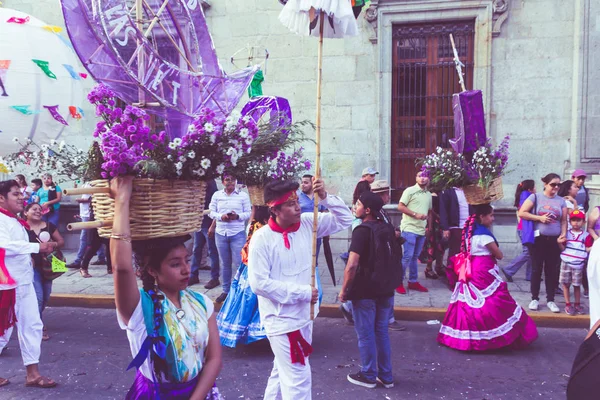 Oaxaca, Oaxaca / Meksika - 21/7/2018: (detay şehir Oaxaca Meksika geleneksel Guelaguetza kutlama )
