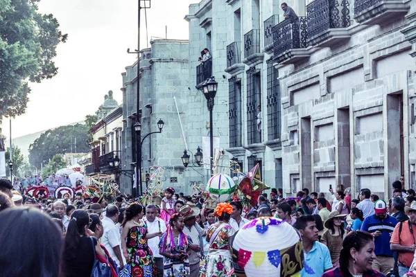 Oaxaca, Oaxaca / Meksika - 21/7/2018: (detay şehir Oaxaca Meksika geleneksel Guelaguetza kutlama )