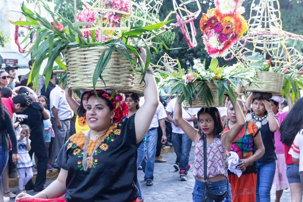 Oaxaca, Oaxaca / Meksika - 21/7/2018: (detay şehir Oaxaca Meksika geleneksel Guelaguetza kutlama )