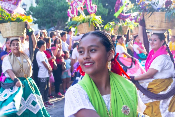 Oaxaca, Oaxaca / Meksika - 21/7/2018: (detay şehir Oaxaca Meksika geleneksel Guelaguetza kutlama )