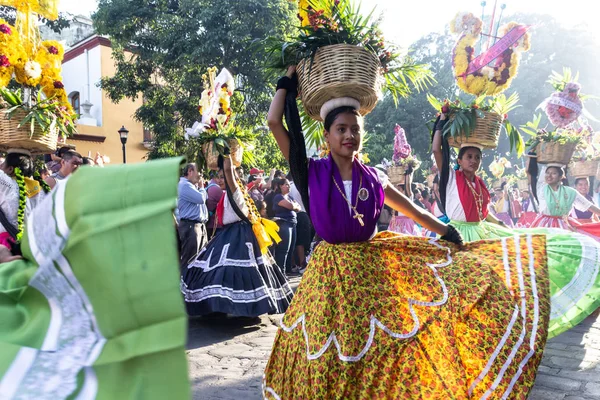 オアハカ オアハカ州 メキシコ 2018 伝統的な Guelaguetza オアハカ メキシコのダウンタウンでの祭典の詳細 — ストック写真